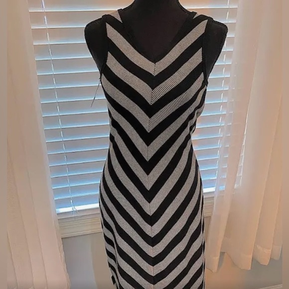 Massimo V neck dress - Picture 1 of 4